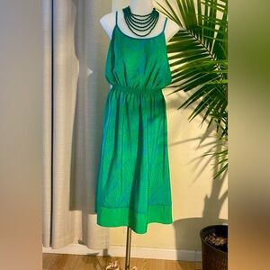 Spaghetti strap sleeve with elastic waist and midsize length